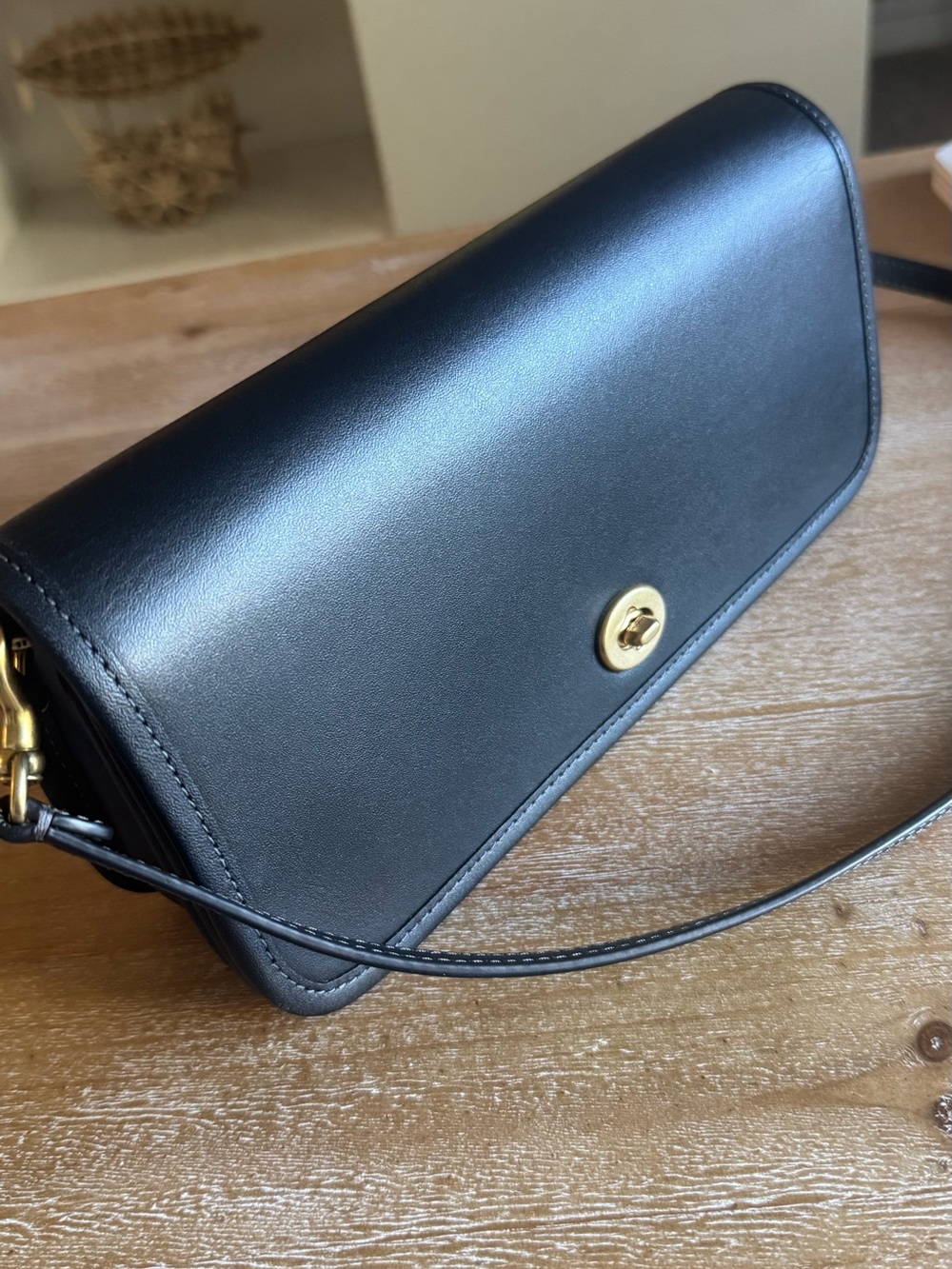 Coach Dinky 1974 Black Shoulder Bag with Gold Hardware - Picture 4 of 9